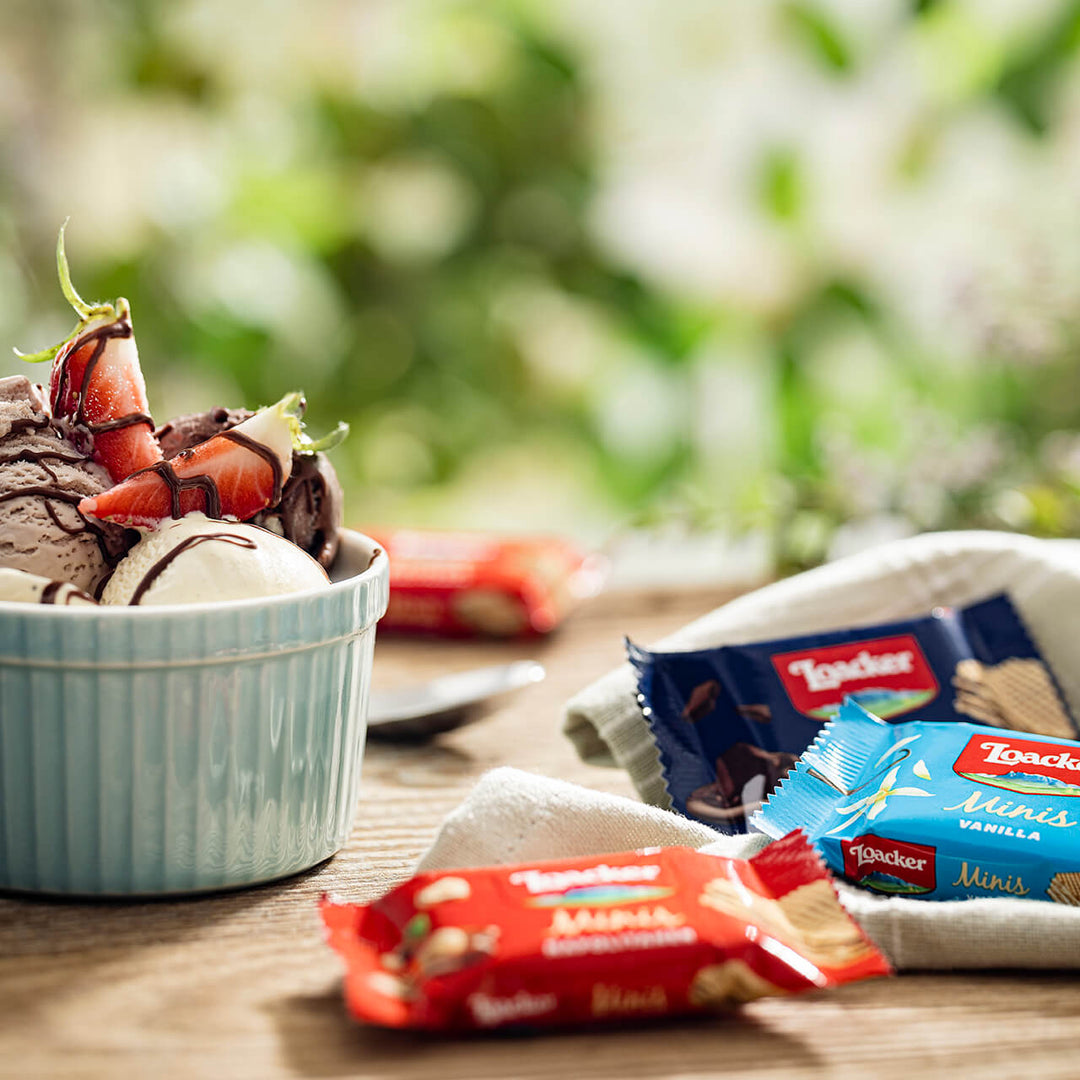 Minis Wafer Cookies, Premium Cream Chocolate, 200 Individually Wrapped Snack Packs (Wholesale)